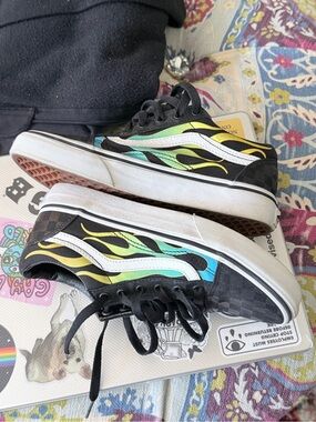 Youth Vans Glow in the Dark Flames Old School 4.5 Junior